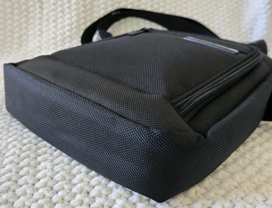 SAMSONITE Classic 2 RFID Protection Crossbody Bag Sling BLACK NWT