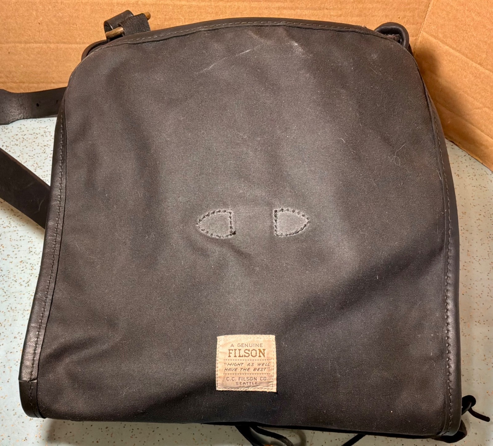 FILSON RUGGED BLACK BACKPACK w/LEATHER BRIDLE STRAPS & BRASS BUCKLES DRAWSTRING