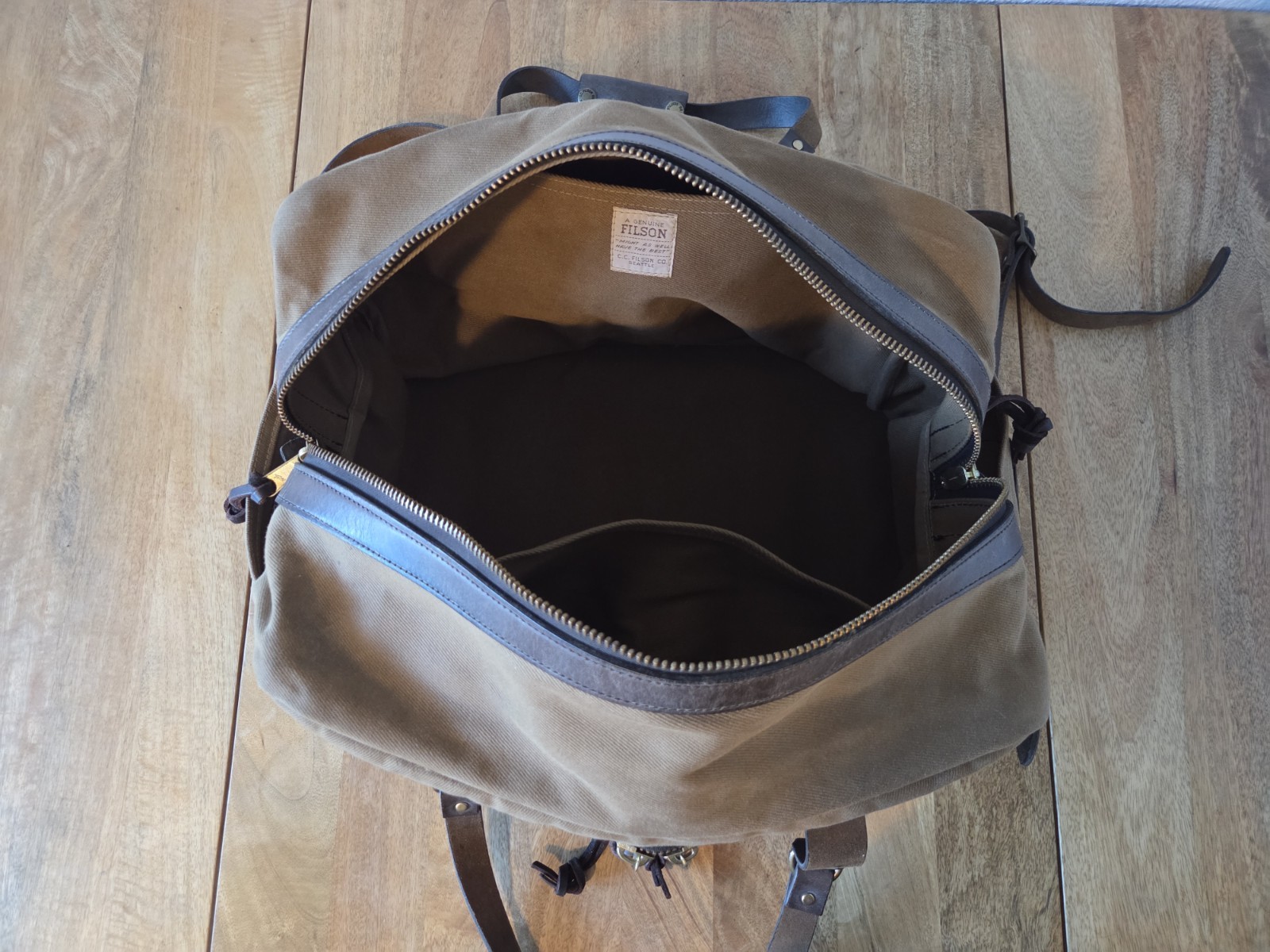 Filson Medium Rugged Twill Outfitter Bag | NWOT | Talon Era | Tan | Made in USA