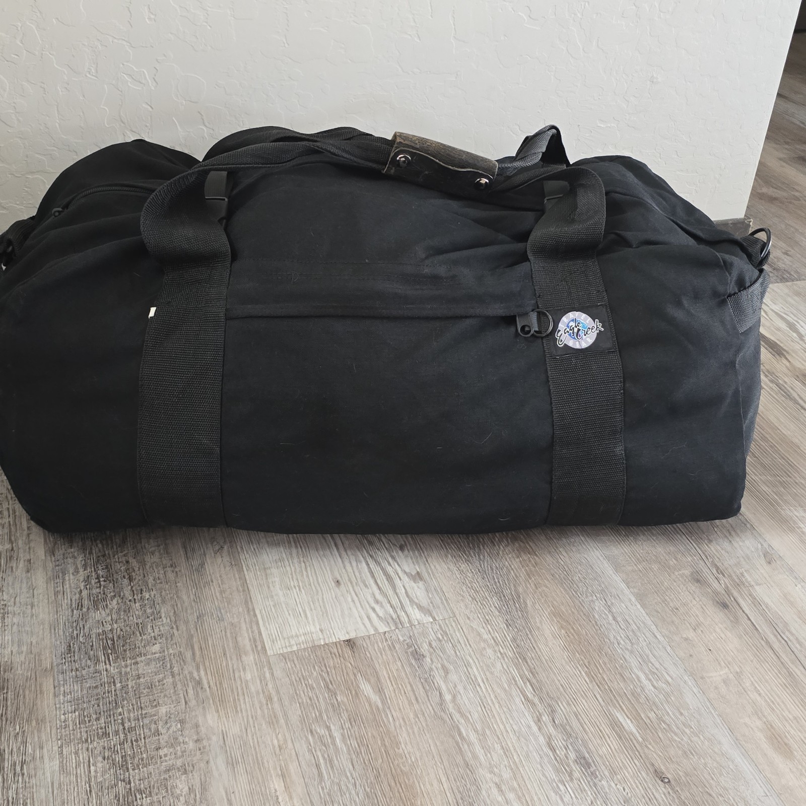 Vtg Eagle Creek Large Duffle Bag Bug Out Black Straps 30″ x 16″ x 16″ ****READ
