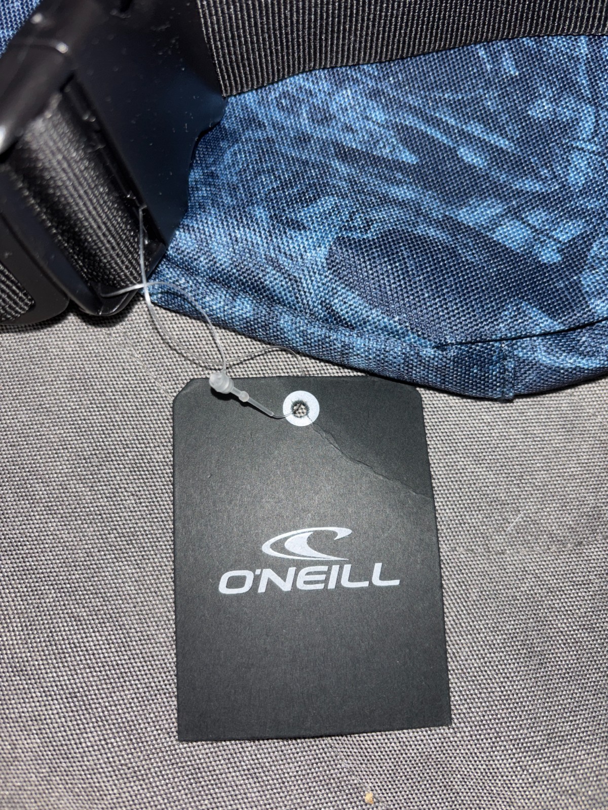 O’Neill Longhaul Waistpack New With Tags 4L Navy pattern 10-3/4″x6’x1.75″
