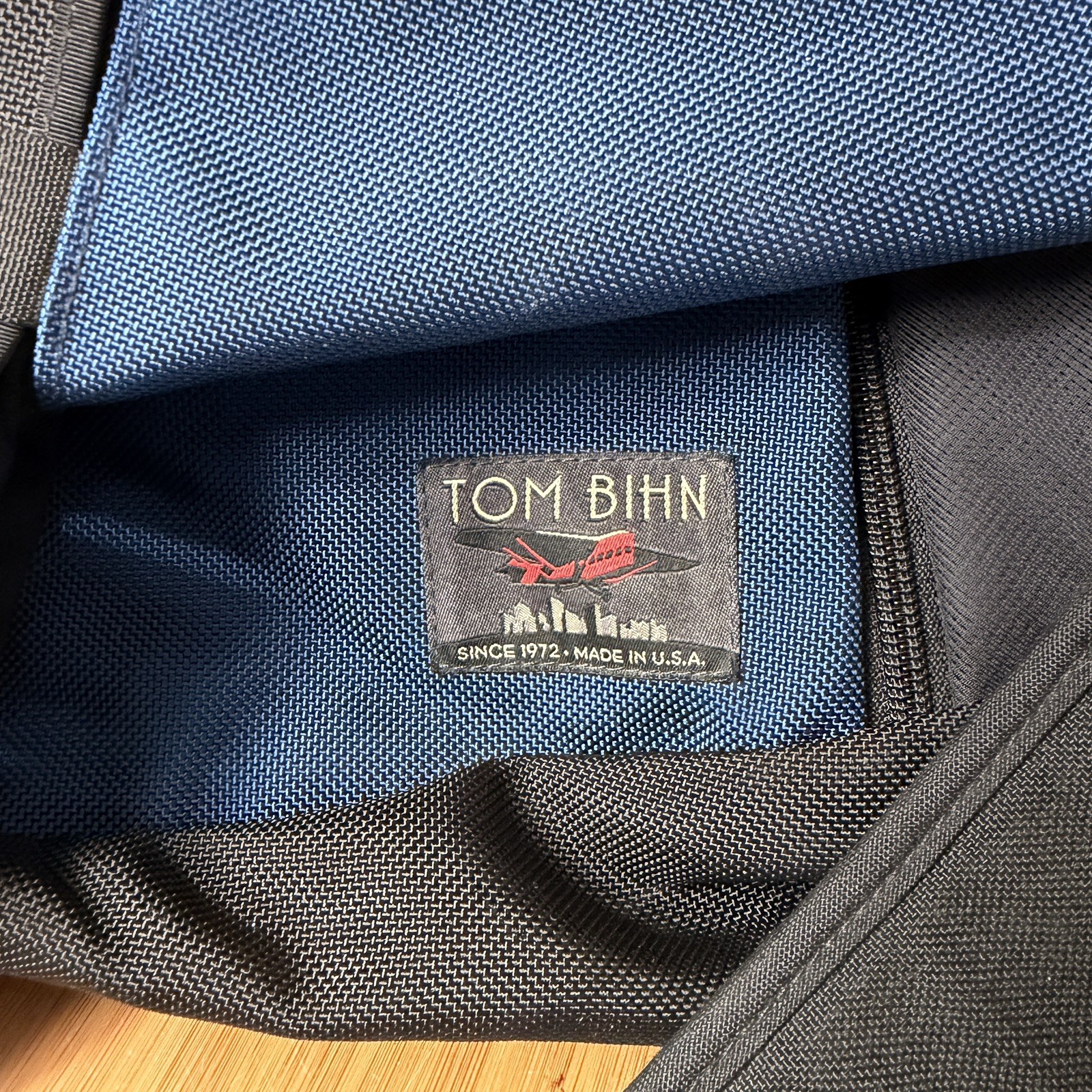 Tom Bihn Super Ego – Messenger Bag – Made in USA – Large Nylon Laptop Bag