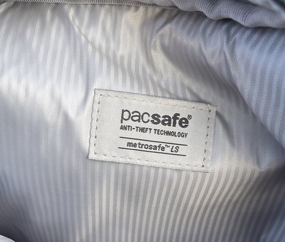 Nice! Pacsafe Metrosafe LS250 Anti-Theft Shoulder Bag RFID 30425 – Black