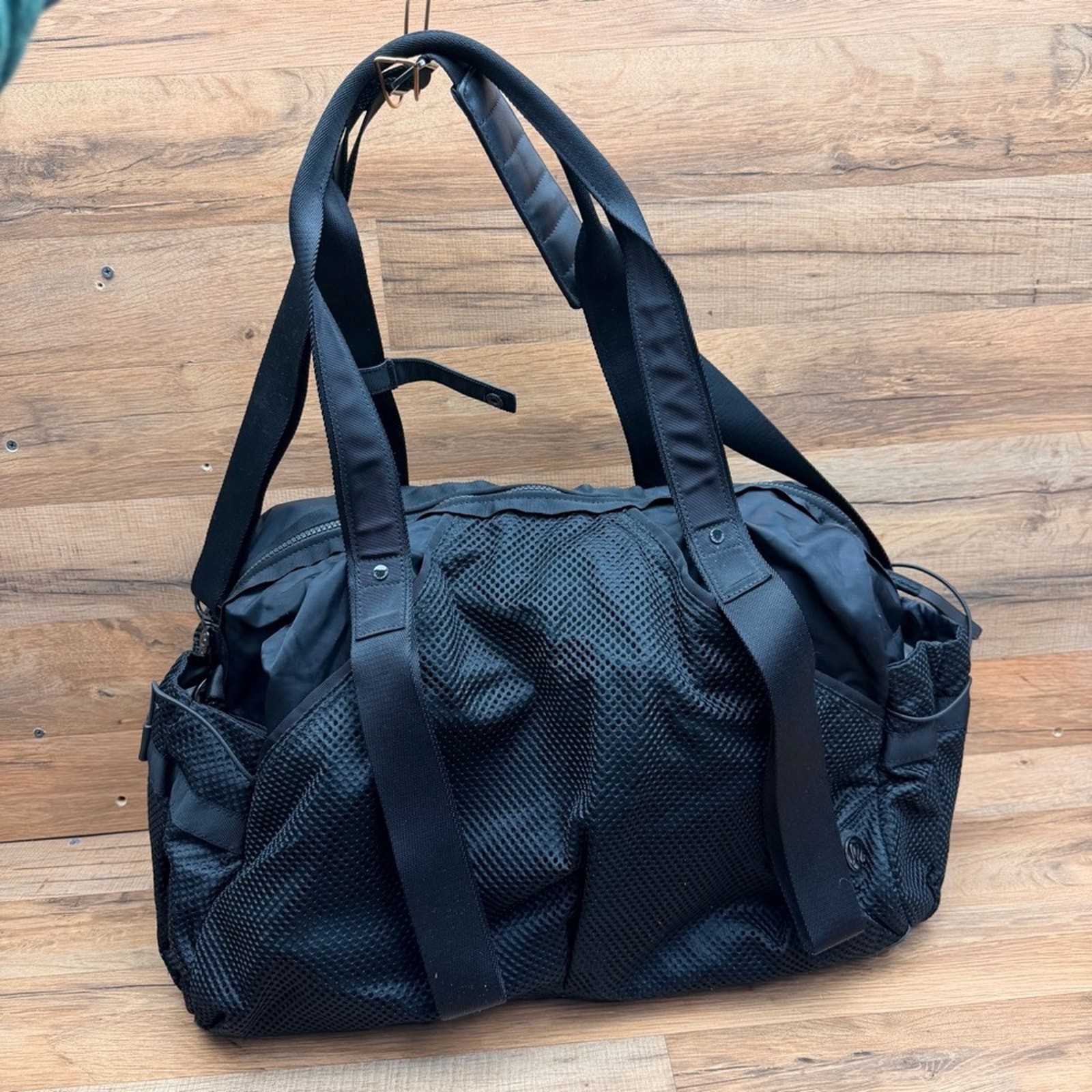 Lululemon Womens Zipper Closure Silver Tone Duffel Shoulder Handbag Black