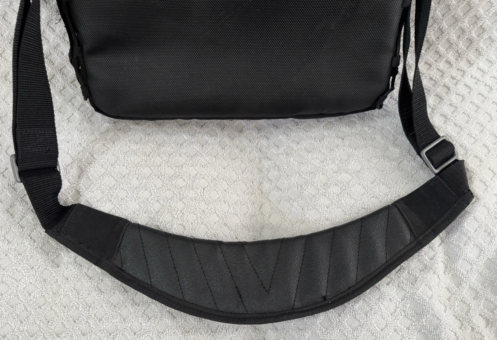 Oakley Tactical Field Gear Vertical Messenger Day Pack Laptop Bag Black Vintage