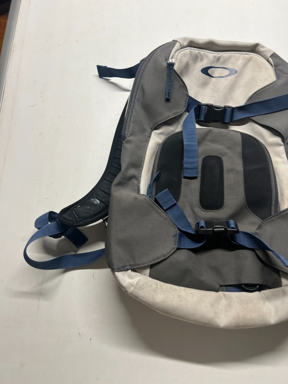 Oakley Snowmad Day Backpack Compression Strap Buckles Hiking Travel Outdoor