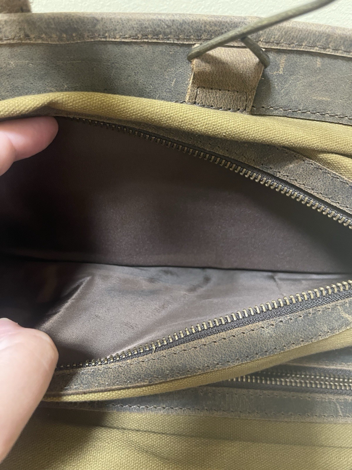Komalc® Genuine Buffalo Leather Hanging Toiletry Distressed Tan