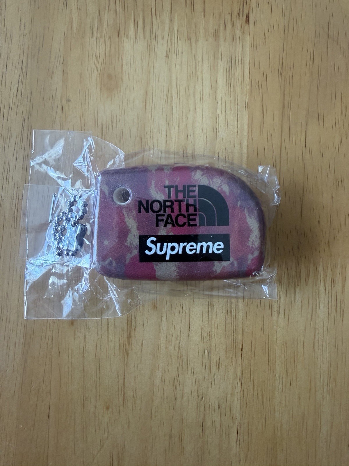 SUPREME x The North Face Cargo Tote multicolor S/S 2020 and Keychain