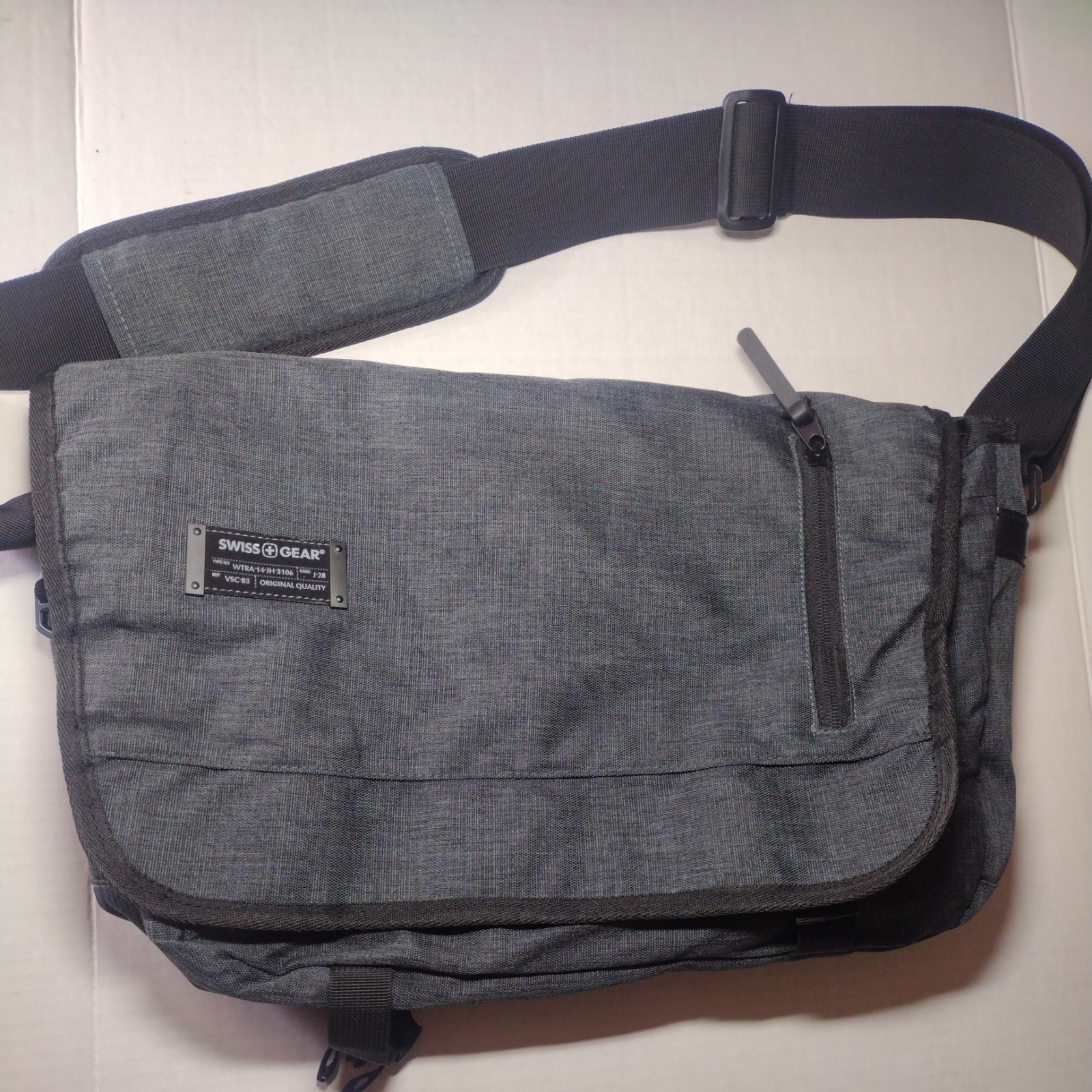 Swiss Gear Messenger / Laptop Bag WTRA-14-JH3106 VSC-83 – Gray Black