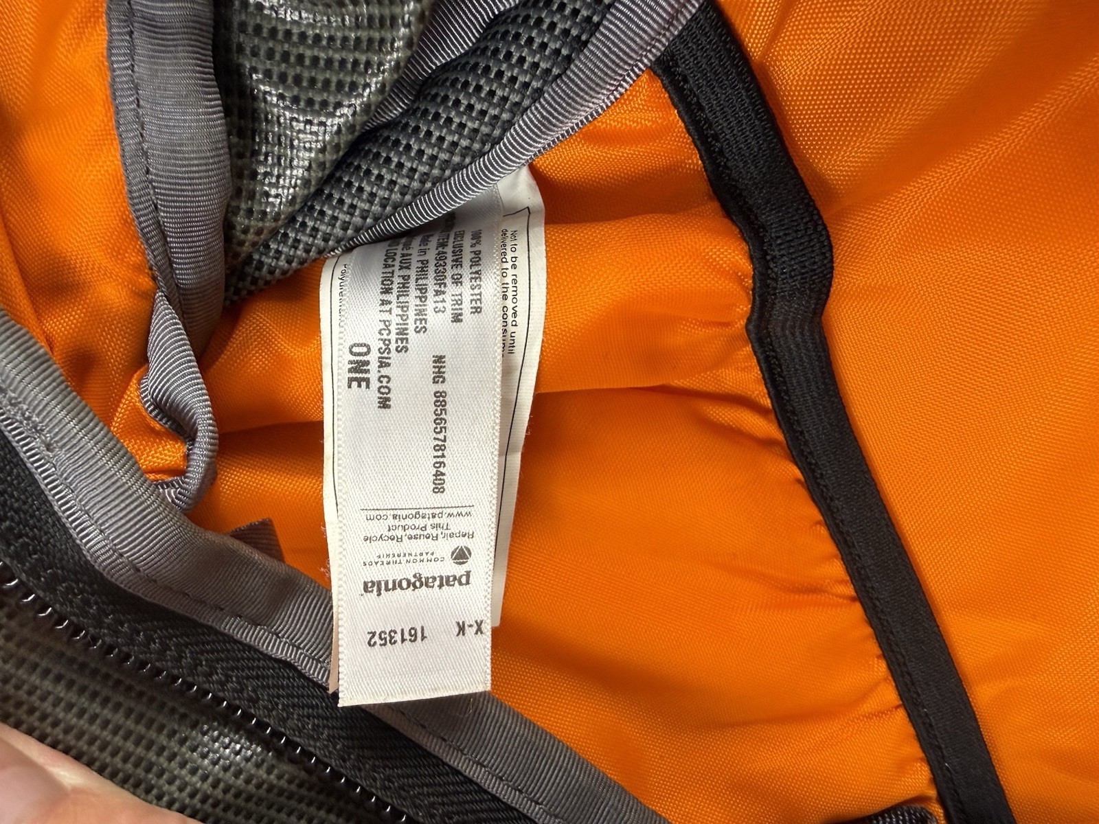 Patagonia Black Hole BackPack 35L Discontinued Travel Laptop Daypack Gray Bag