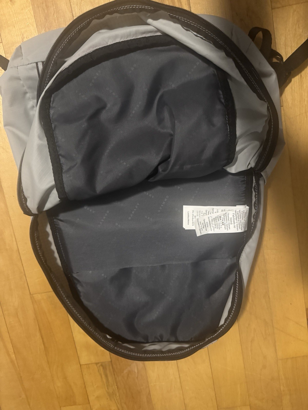 Oakley Sport Backpack Stone Gray 28L- 16″L x 15″W x 8″H Travel Luggage