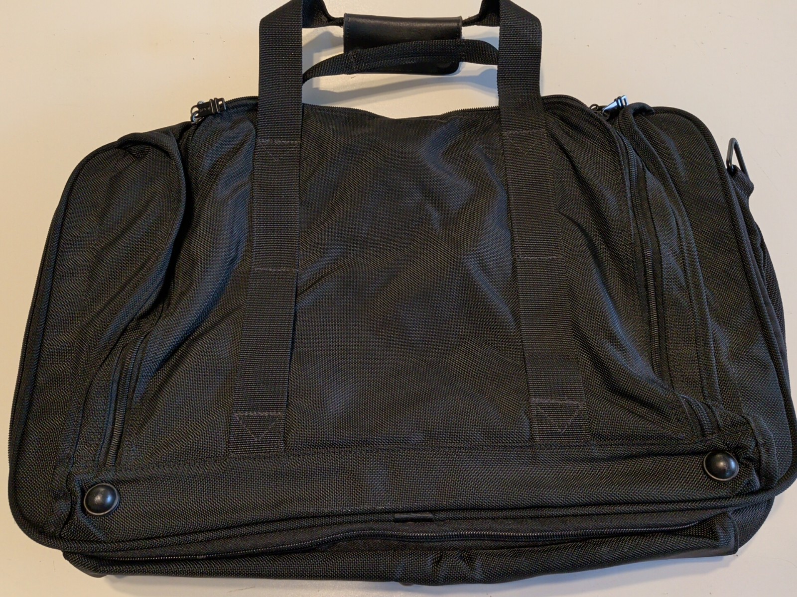 TUMI Duffle Weekender Ballistic Nylon Travel Carry On Bag Black 22x13x9