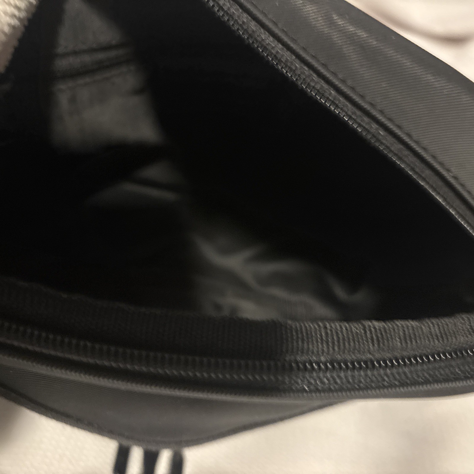 Vintage-Tommy Hilfiger Unisex Medium Black Crossbody Bag Adjustable.