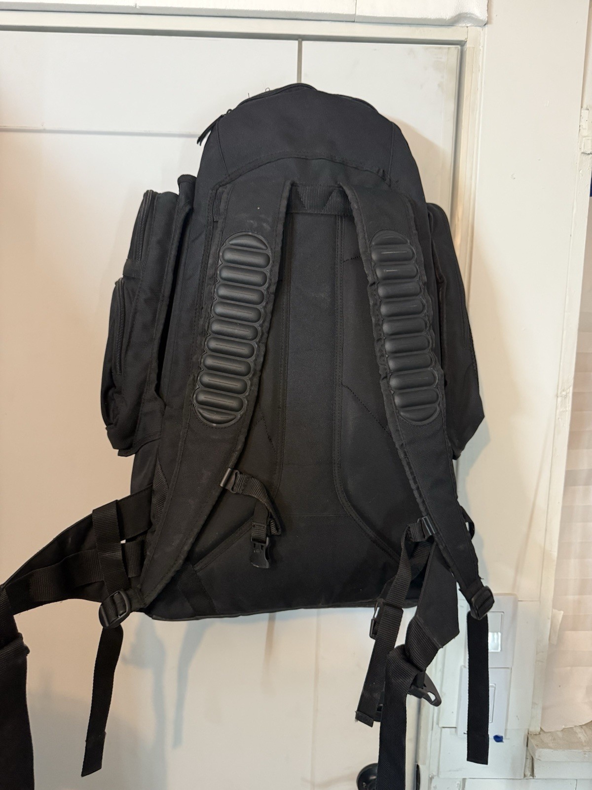 Nike Lacrosse XL Backpack Face Off Pockets Zippers Compartments Adj Straps BIG!