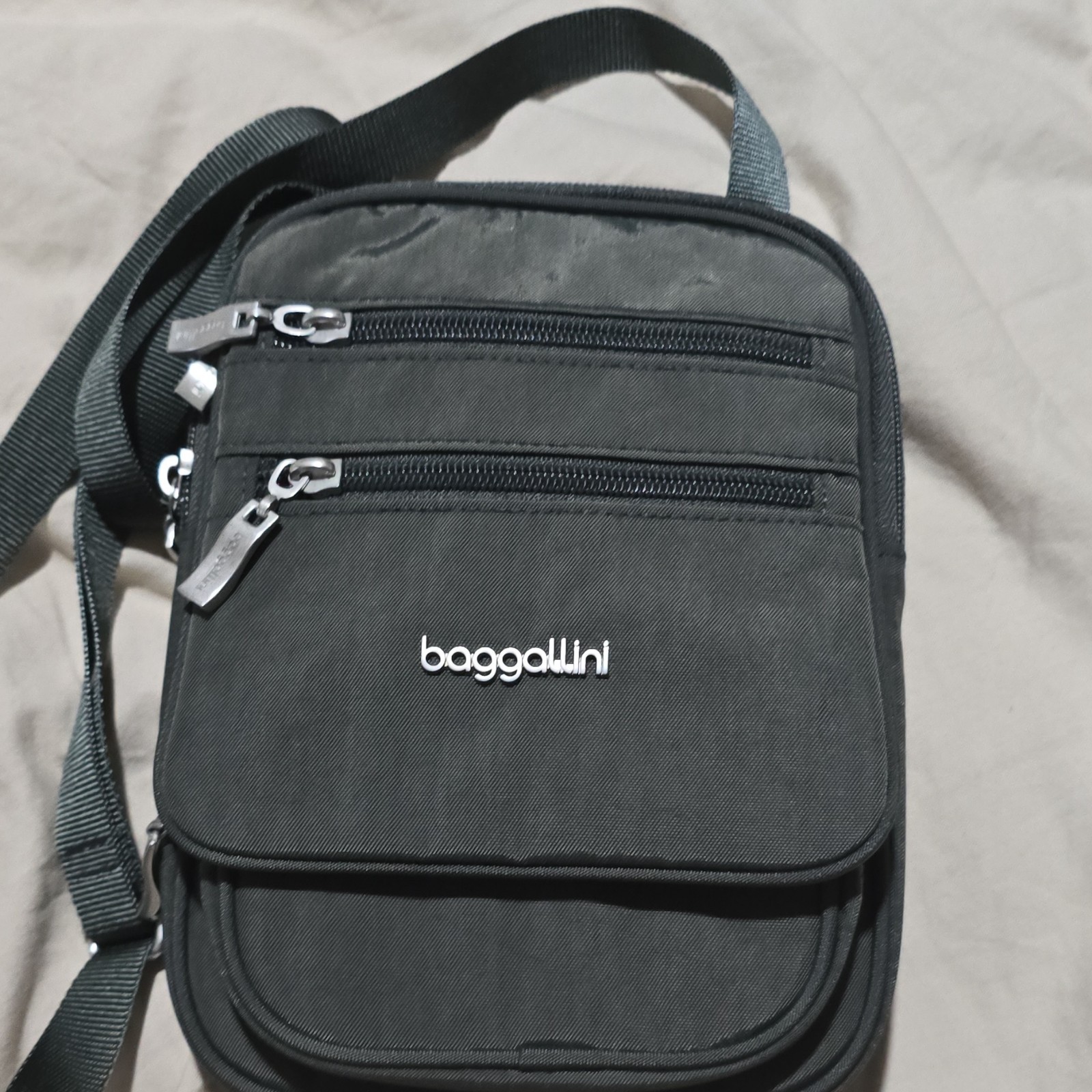 baggallini gray Crossbody Adjustable Strap Multiple Compartments
