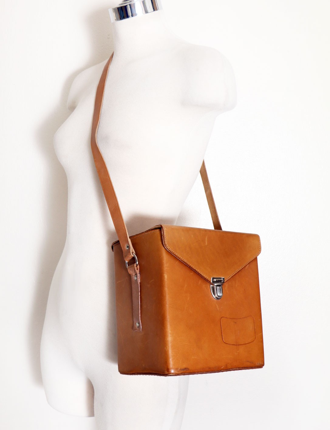 50’s Tan Saddle Leather Box Bag Case Crossbody Square Purse Vintage 60’s Belding