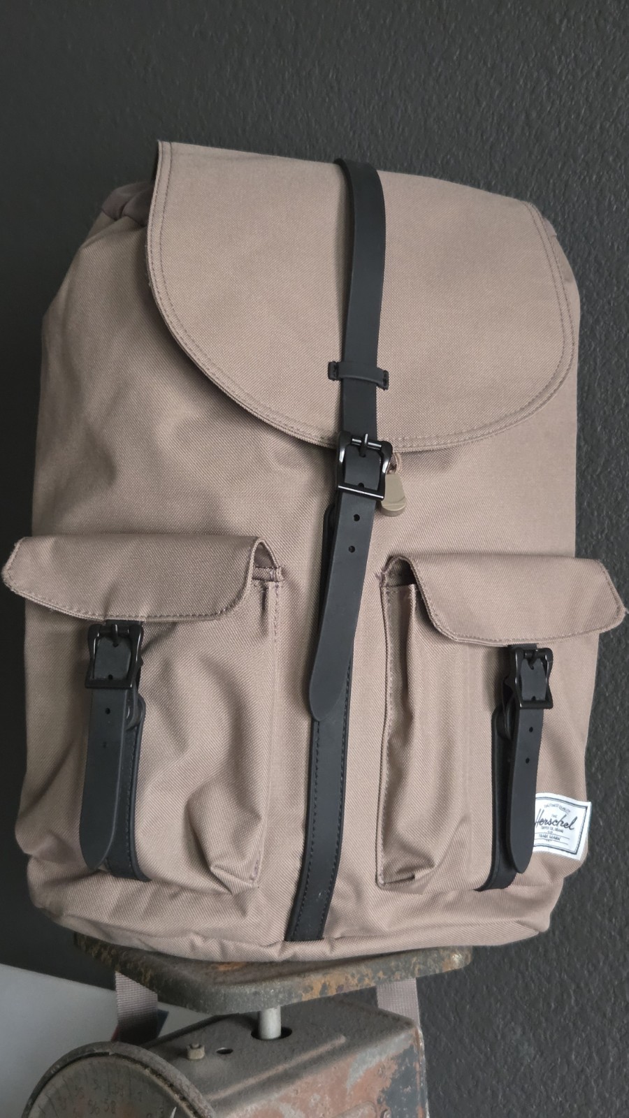 New NWOT Taupe Herschel Supply Co Dawson Backpack magnet closure 20.5 Liter.