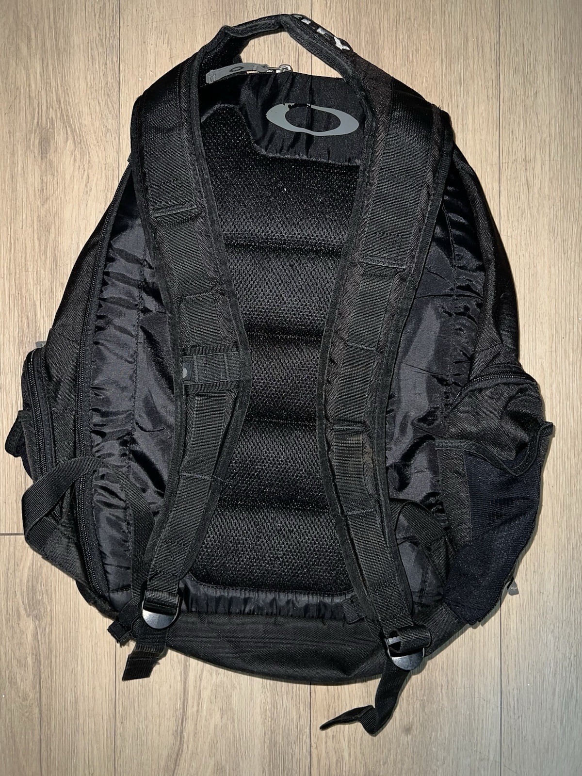 Vintage Oakley Arsenal Pack Backpack Black Hydrofuse Tech Y2K 92329