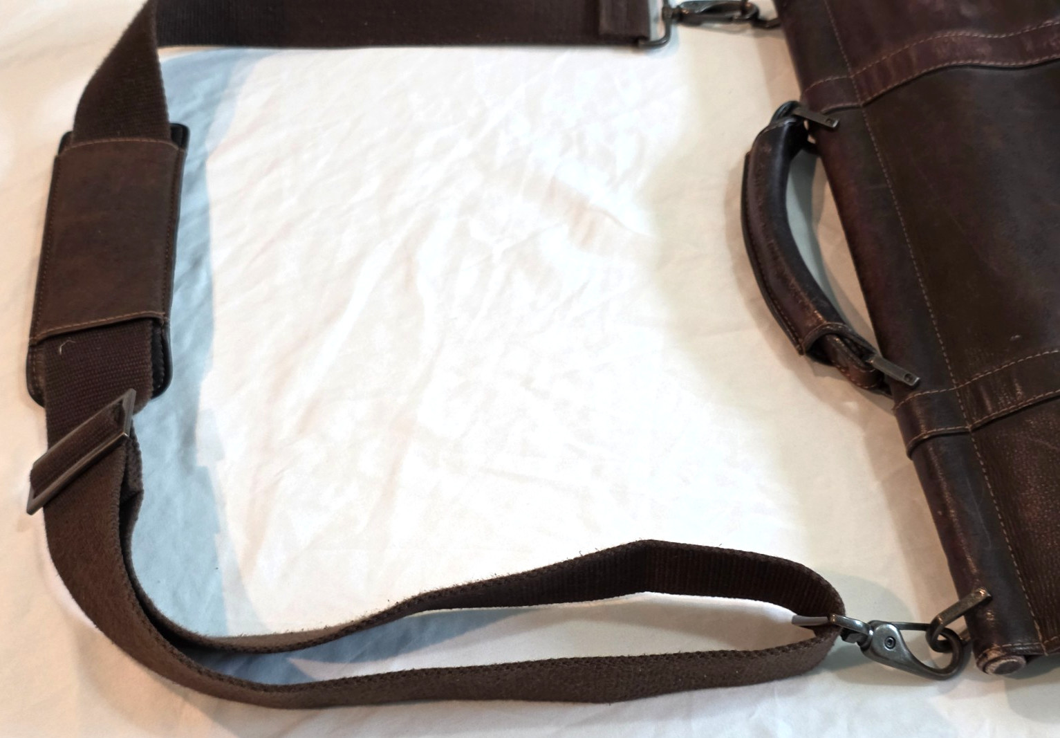 Kenneth Cole Reaction #524451 Laptop Shoulder Messenger Bag Brown Leather?