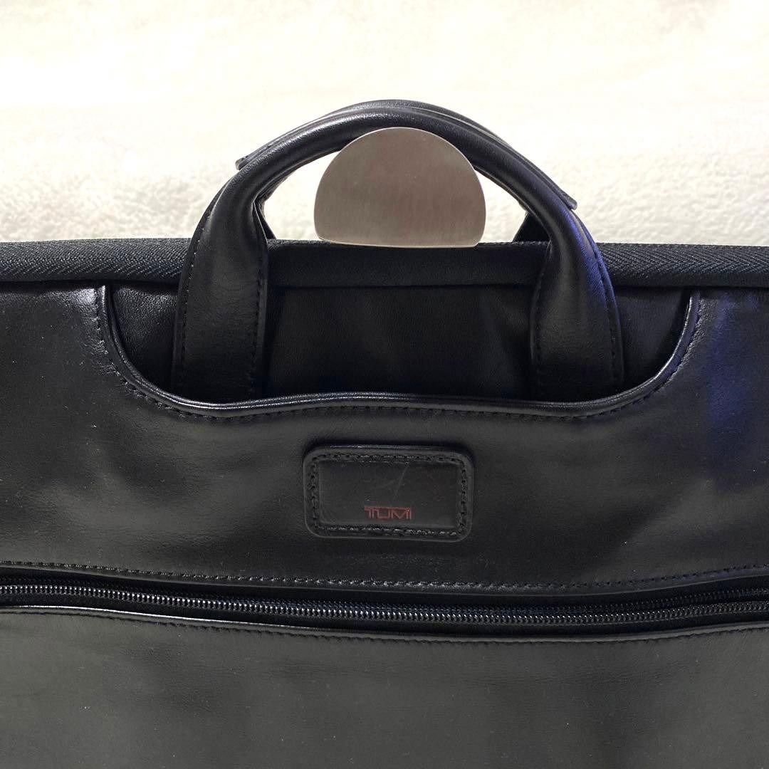 Tumi Leather Carry On Bag Briefcase PC Sleeve 43cmx32cm 17x13in Black