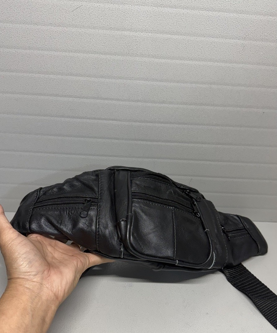 Black Smooth Leather Small-Medium Fanny Pack Belt Bag -EXCELLENT CONDTN!