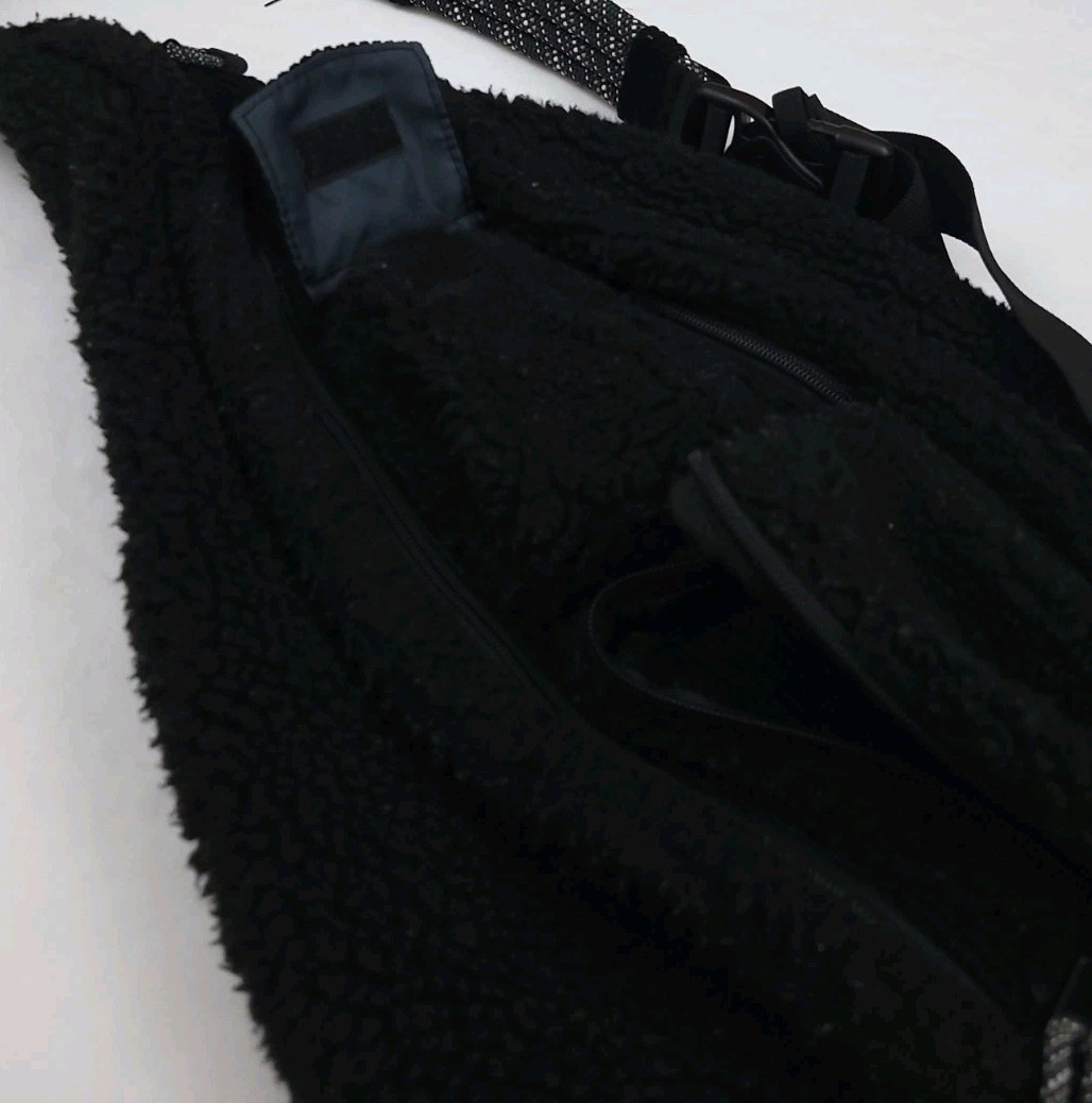 Kavu Black Pile Fleece Sling Shoulder Bag Retro Travel Outdoor Tech Corduroy
