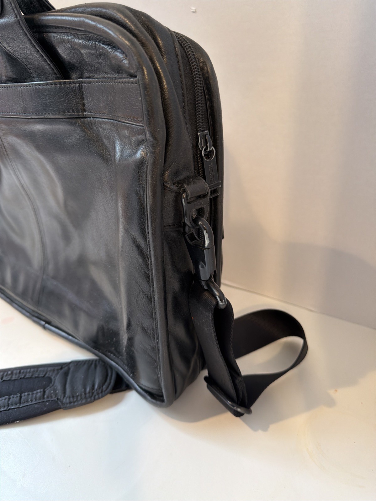 Tumi Alpha Leather Padded Laptop Briefcase Bag Black Leather Nice
