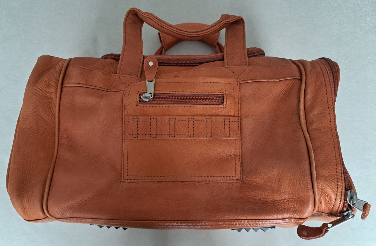 CANYON OUTBACK LEATHER GOODS GOLDEN BROWN TRAVEL DUFFEL BAG WAUSAU SUPPLY PROMO