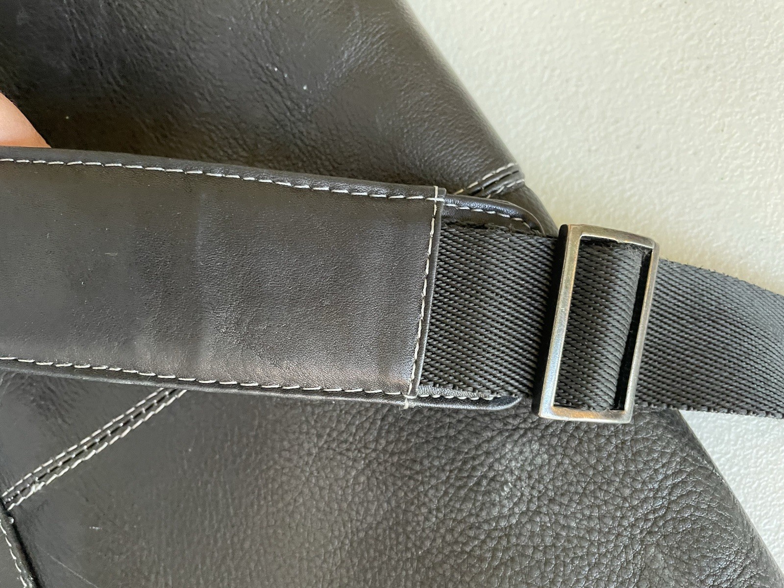 Kenneth Cole Reaction Leather Commuter Messenger Bag Snap Flap Black Work Laptop