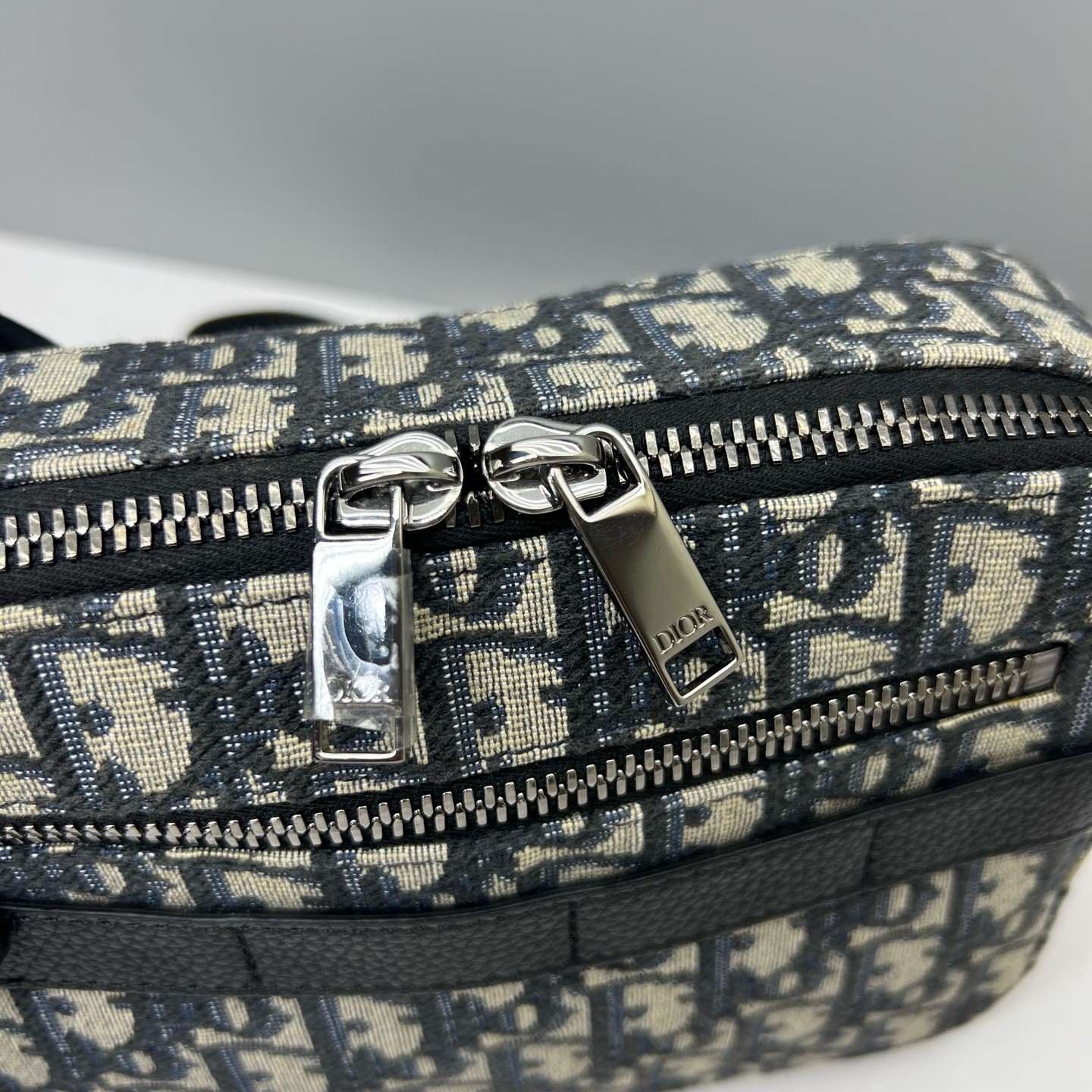 Dior Pre-Owned Authentic Oblique Messenger Bag Monogram 22x15x5cm
