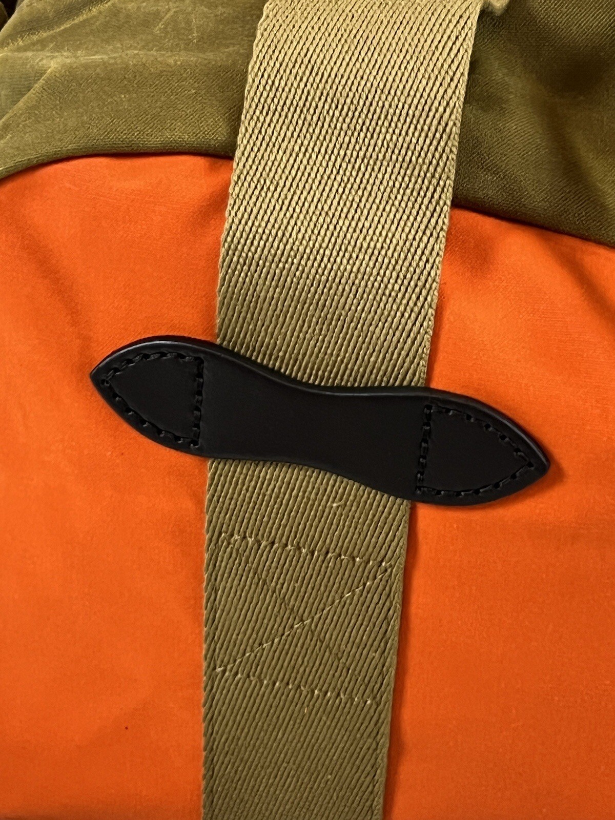 FILSON SMALL TIN CLOTH DUFFLE BAG DARK TAN/FLAME OS NWT
