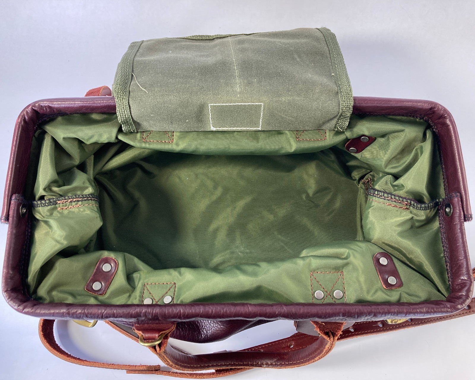 Billykirk No 165 Medium burgundy leather carryall weekender overnight duffle bag