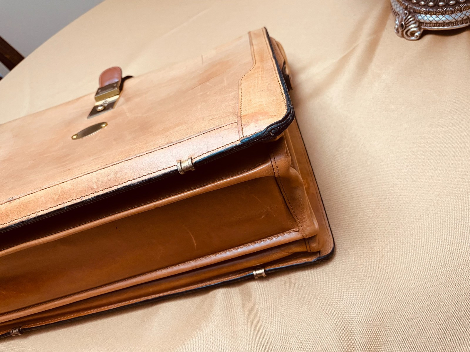 SCHLESINGER BROTHERS Tan Heavy Leather Briefcase / Lawyer Bag – Made in USA