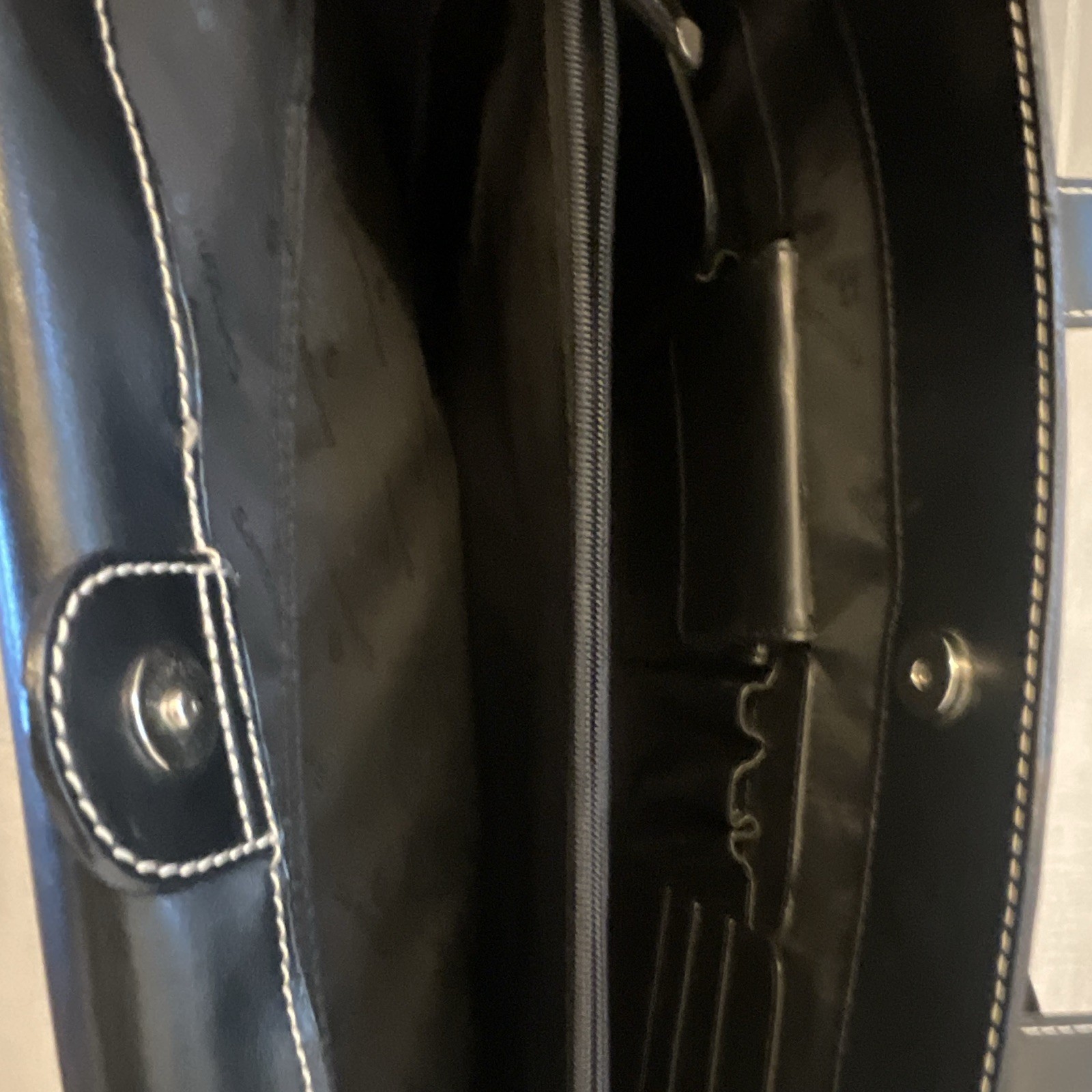 Samsonite Black Briefcase/Document Case Magnetic Closure Top Handle Strap