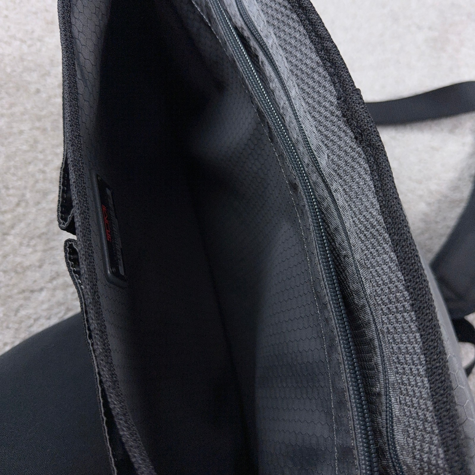 Tumi T2 Tech Bag Black Ballistic Expandable Messenger Laptop Bag Satchel Travel
