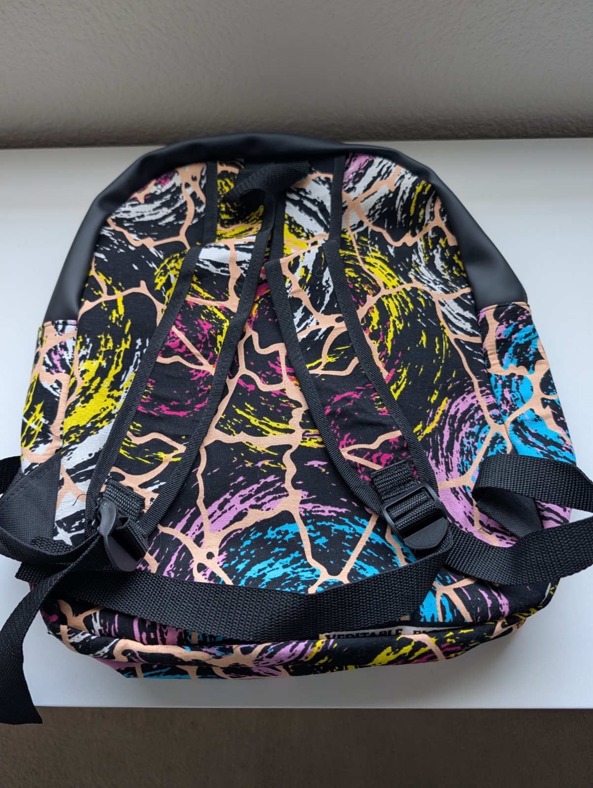 Abstract Multicolor Men’s Backpack Adjustable Shoulder Strap Zipper Closure