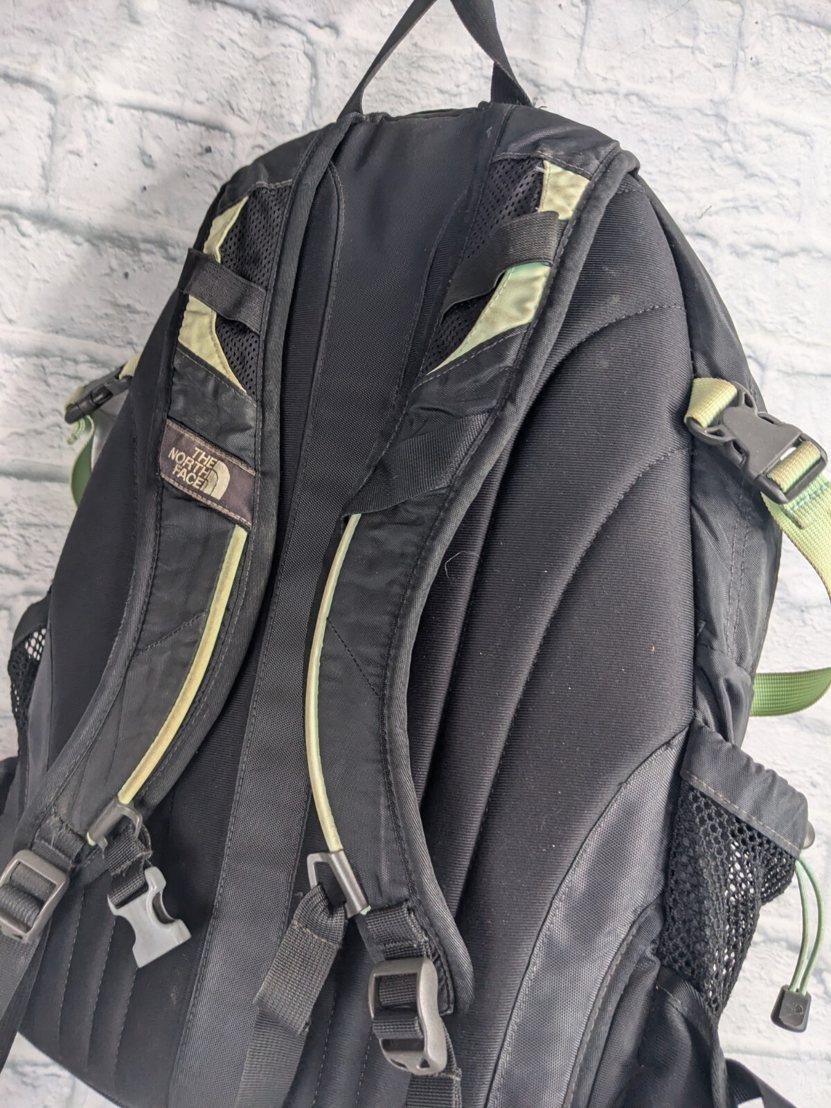 The North Face Recon Backpack Hiking Camping Storage Laptop Holder Book Bag S10