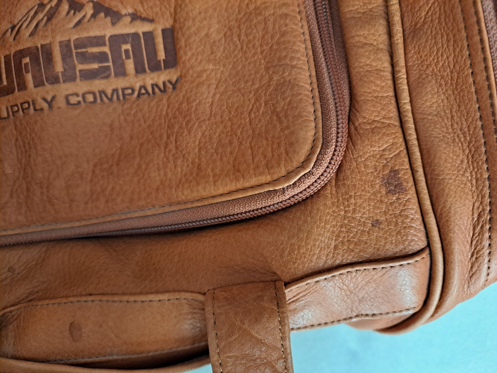 CANYON OUTBACK LEATHER GOODS GOLDEN BROWN TRAVEL DUFFEL BAG WAUSAU SUPPLY PROMO