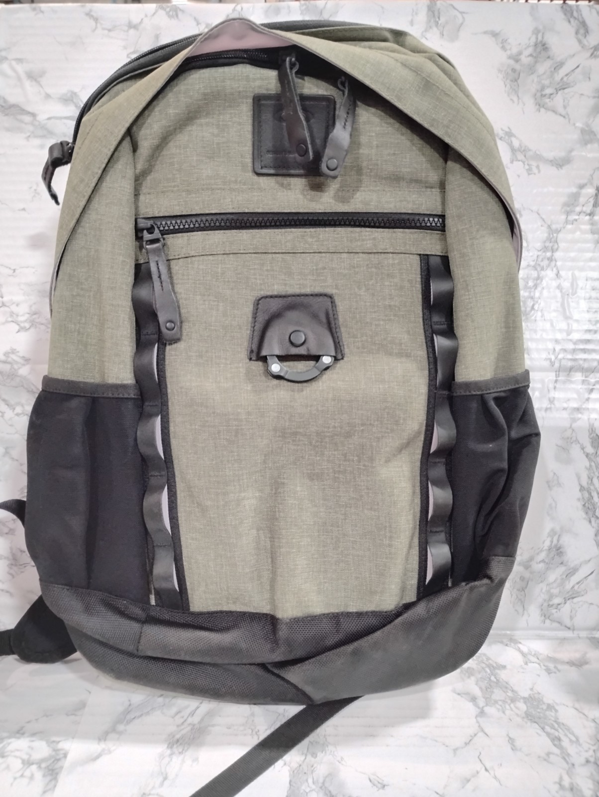 Oakley Voyage 2.0 22L Multipurpose Tech Backpack +Bonus Tote Bag.