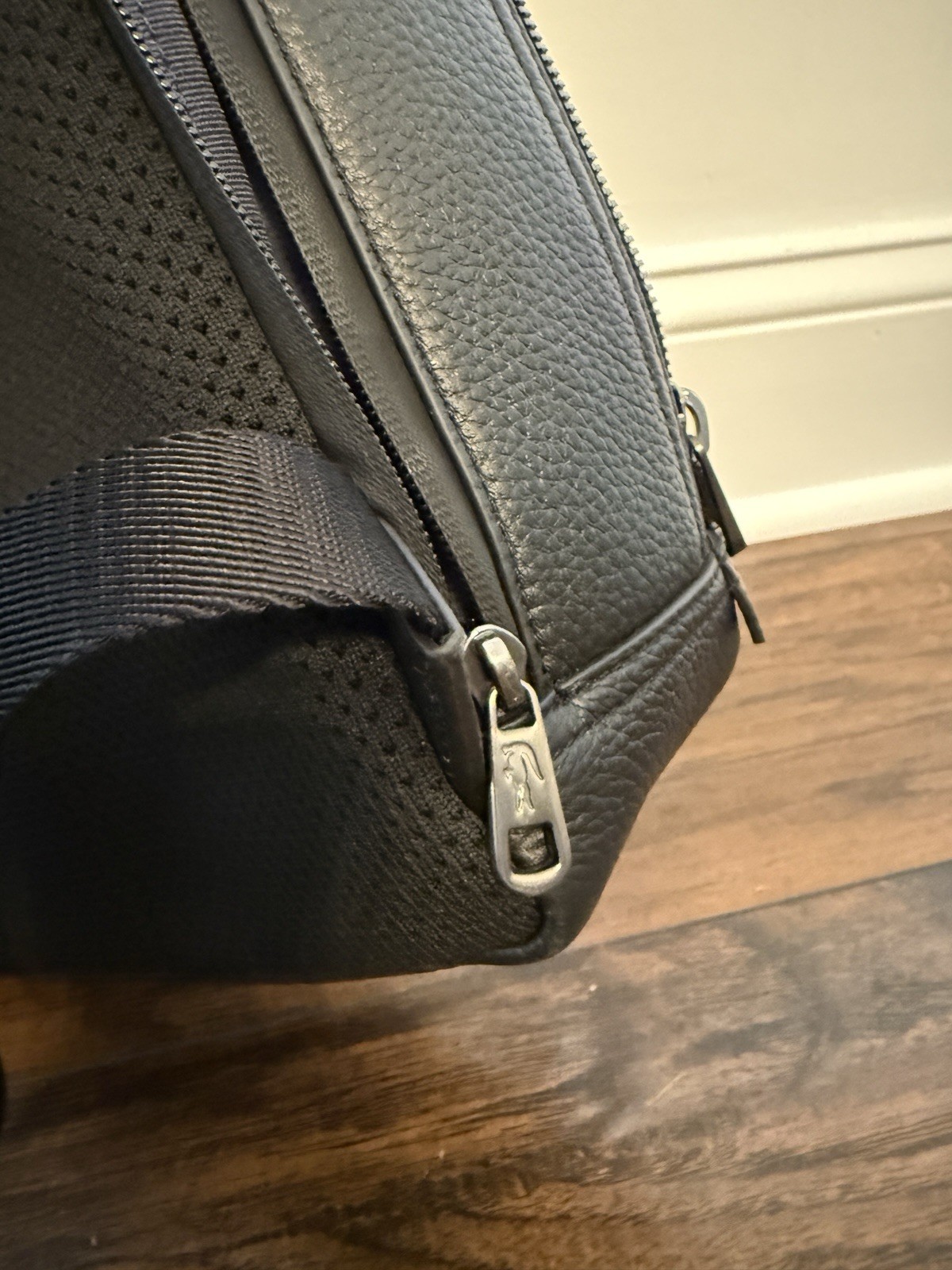 Lacoste Mens Leather Flat Backpack, Noir, One Size FREE SHIPPING