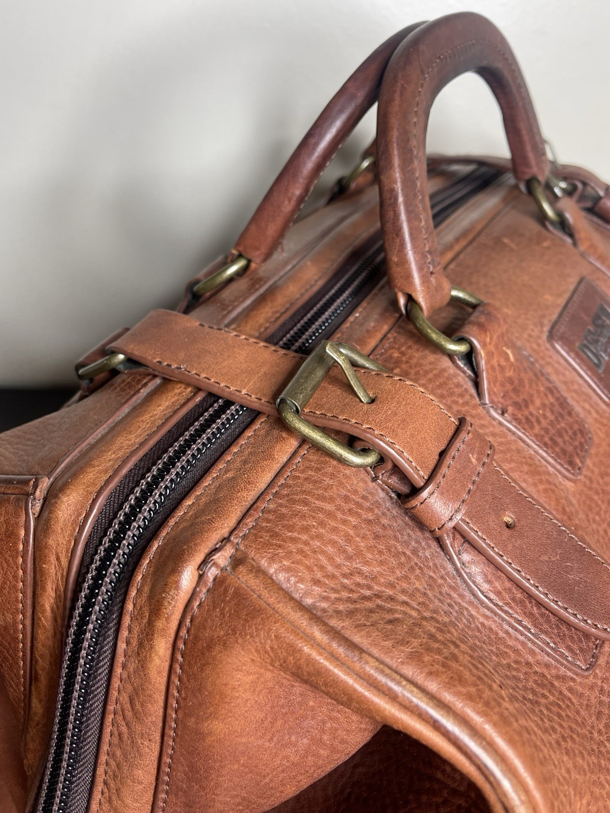 DULUTH TRADING Brown Heavy Saddle Leather AWOL Bag Doctor Bag Weekender Duffel