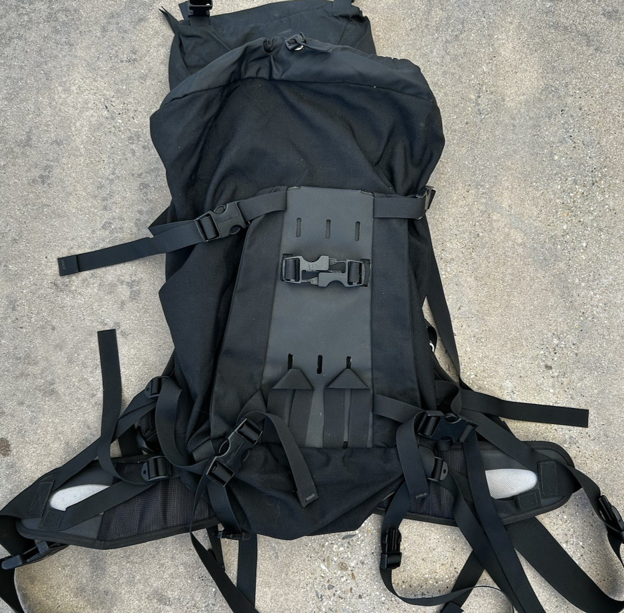 Dana Design Shadow Peak Black Purple Trim Backpack Day Bag Hiking M/L 18″ x 12″