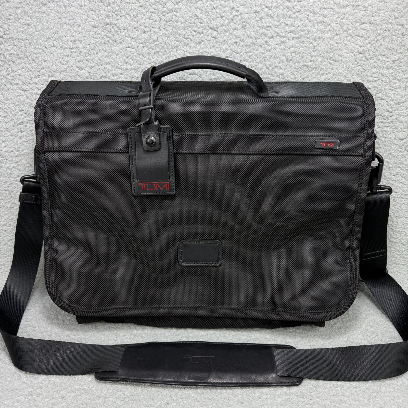 Tumi Bag Medium Black Alpha Laptop Messenger Slim Expandable Briefcase Crossbody