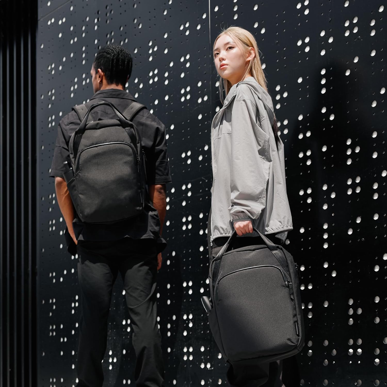 Bravo 13L Convertible Backpack Tote for 16″ MacBook Pro – Travel Ready!