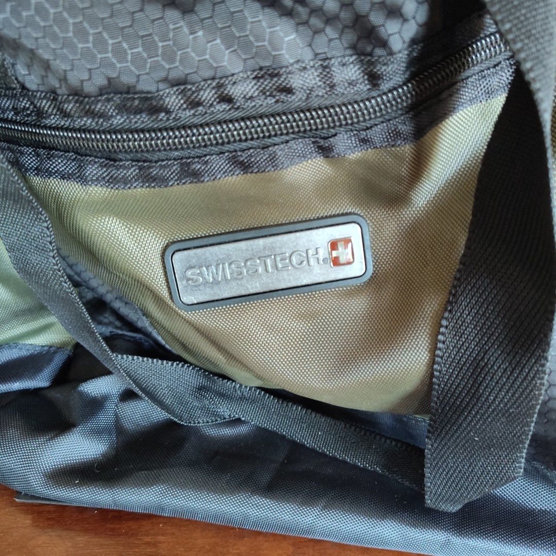 Swiss Tech Urban Trek Green Duffle Bag 28”x15”x12.5”