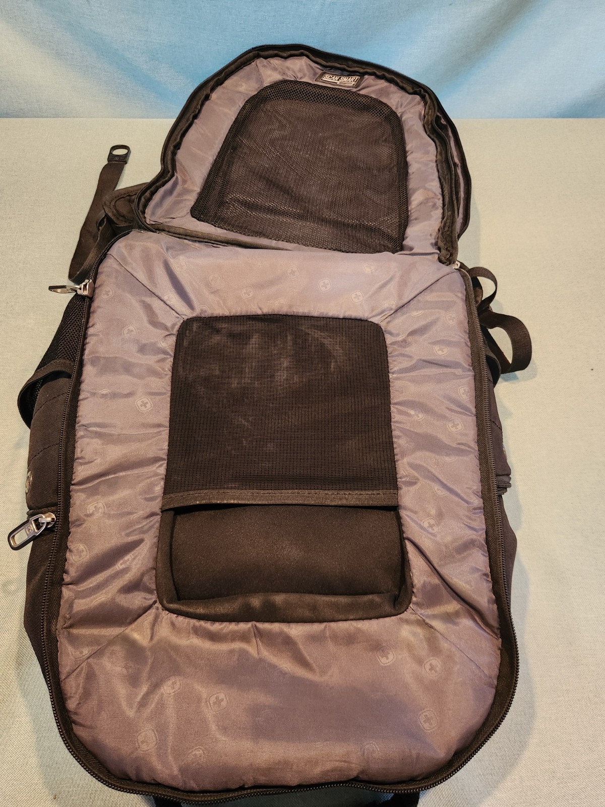 Swiss Gear Airflow Laptop Tablet Backpack Black Many Compartments – Zipper Issue