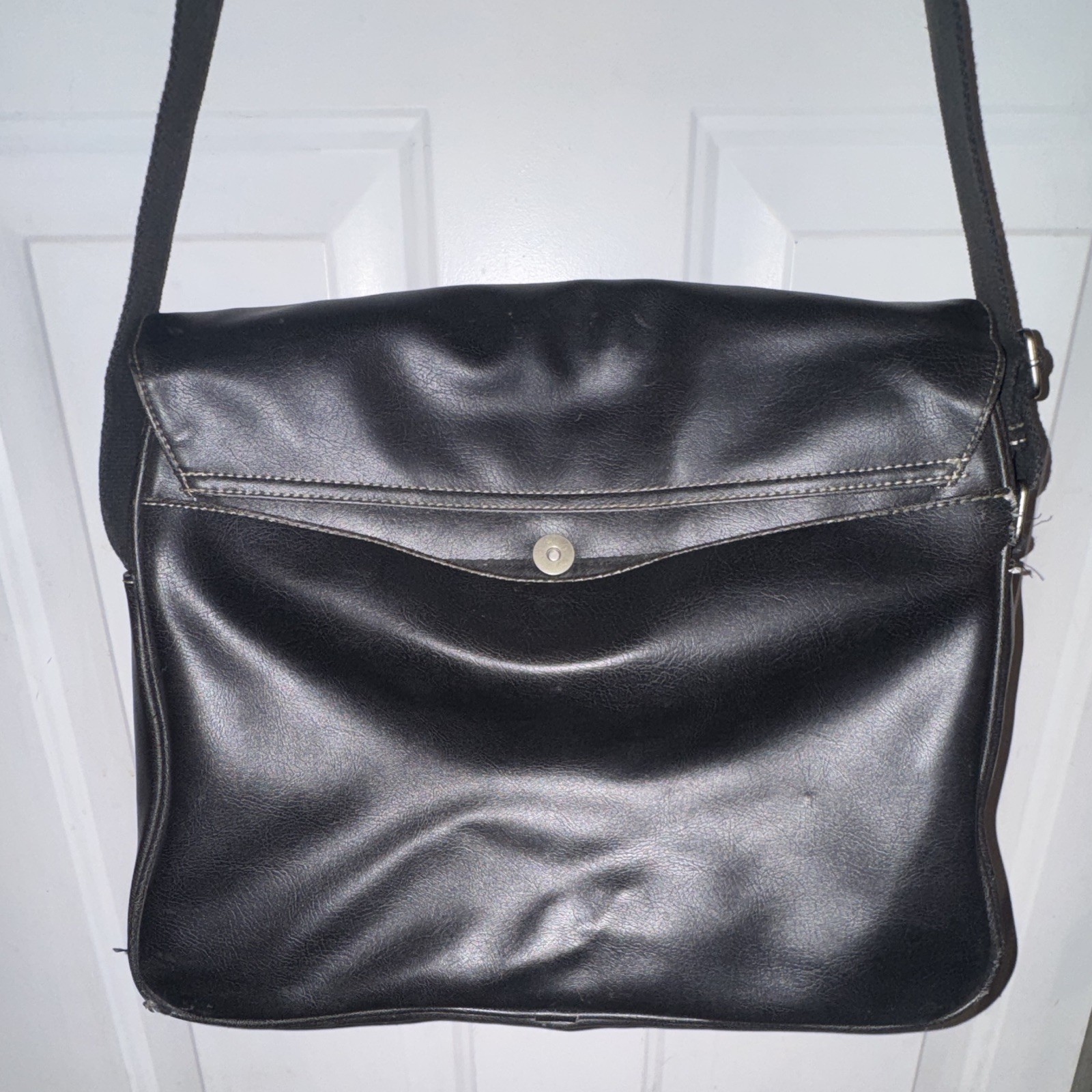 Kenneth Cole Reaction Men’s Black Messenger Bag Buckle Flap Zip, Adj Strap