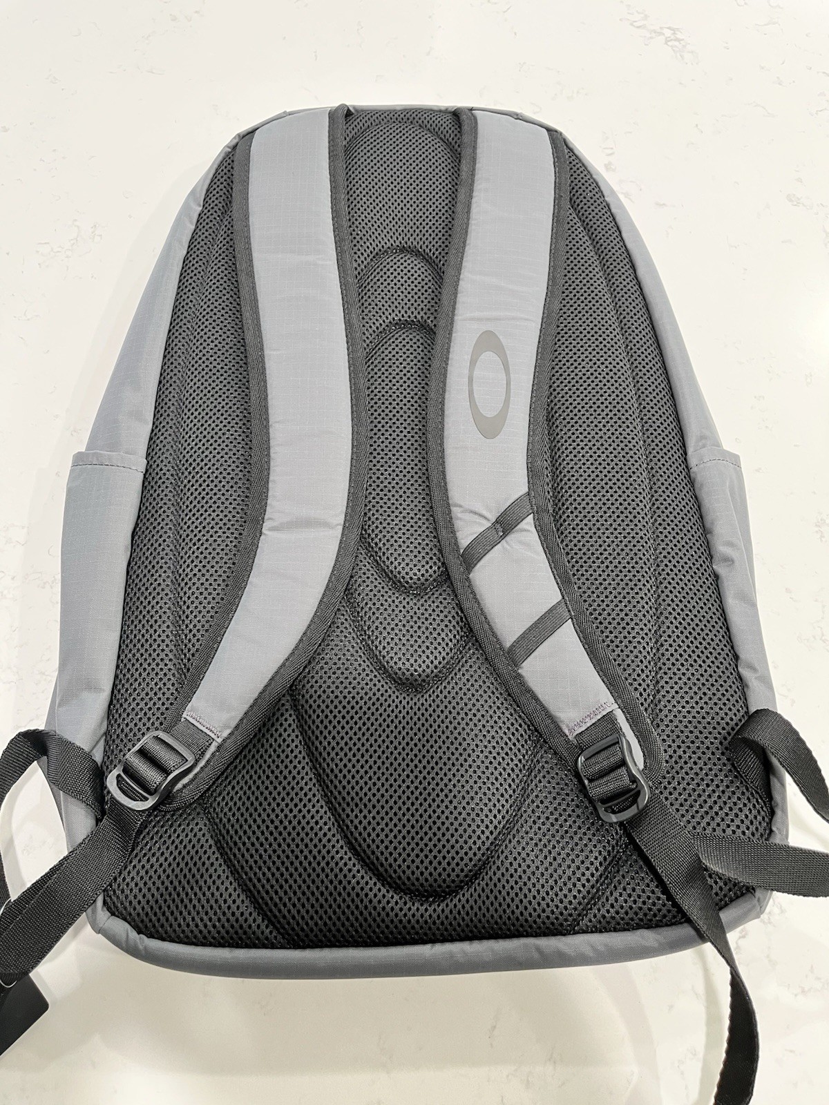 Oakley 28 Liter Sport/Adventure Backpack Forged Iron Gray (NWT)