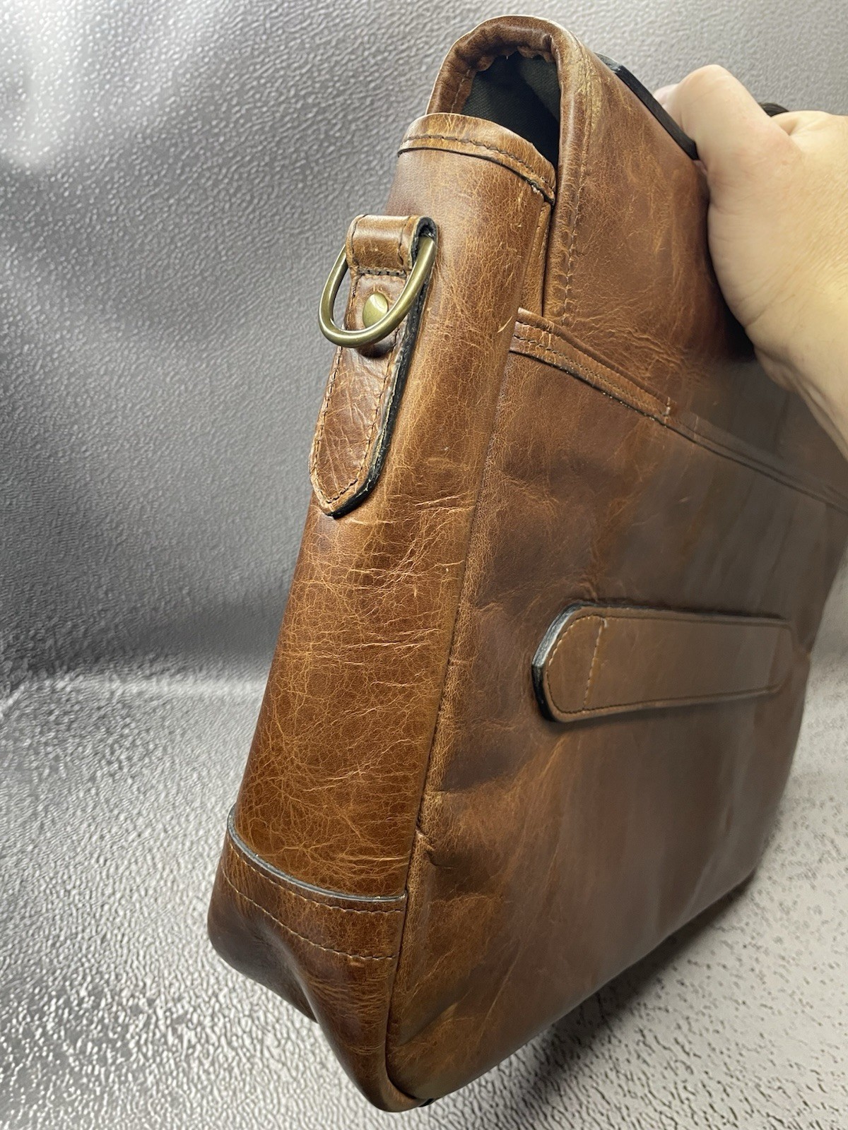New TECOVAS Men Bartlett Messenger Cognac Brown Bovine Broken Carabiner