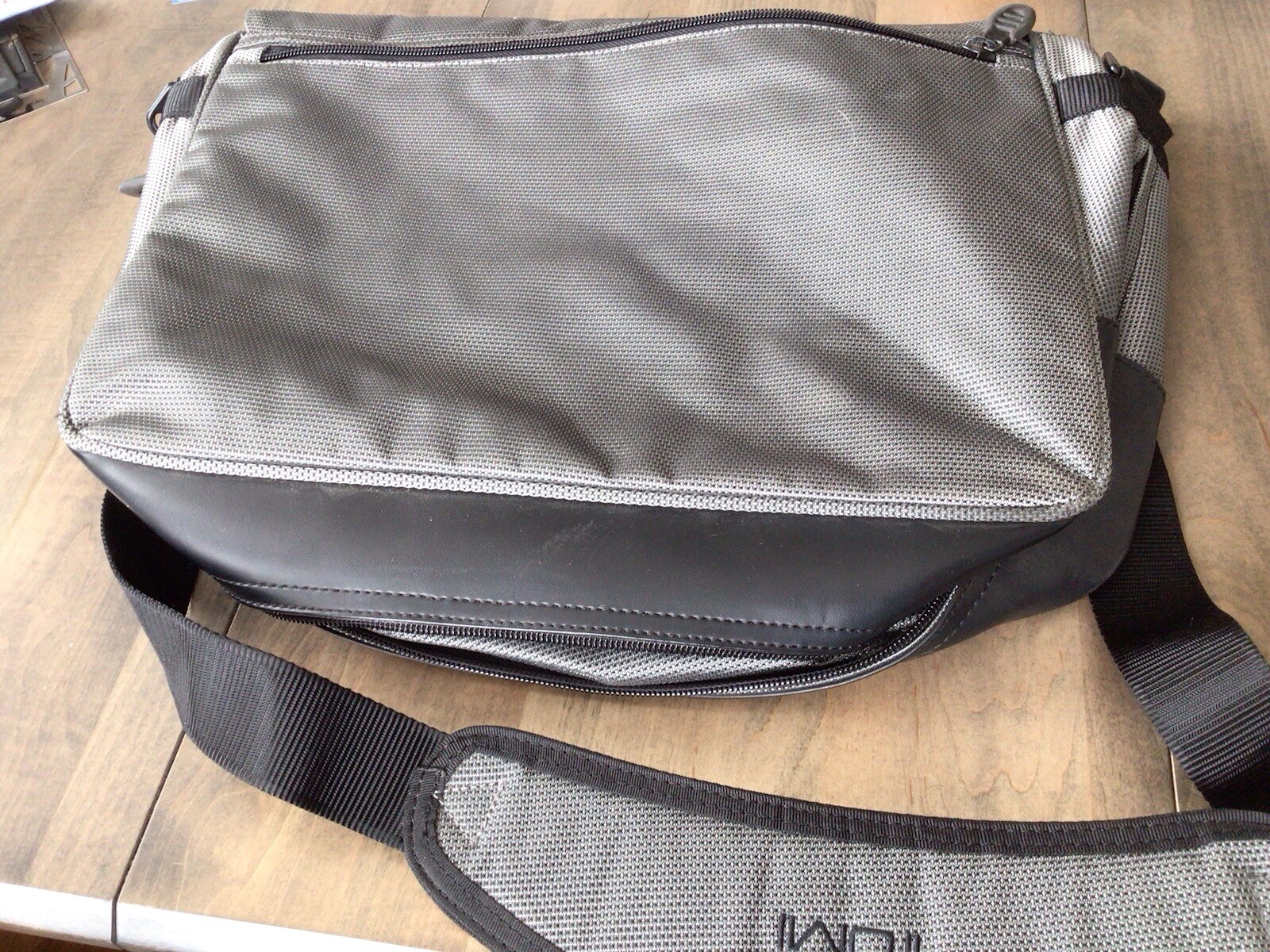 Tumi T2 Gray and black Ballistic Nylon Expandable Messenger Computer Brief case